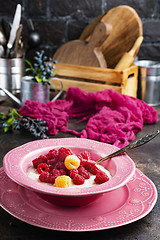 Image showing oat flakes with berries