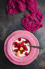 Image showing oat flakes with berries