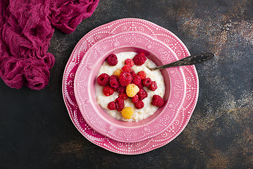 Image showing oat flakes with berries