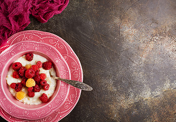 Image showing oat flakes with berries