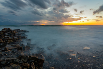 Image showing The waves rolling ashore with the help of long-lasting