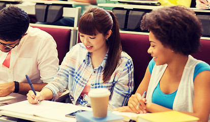 Image showing group of international students talking on lecture