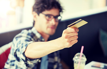 Image showing man paying with credit card at cafe