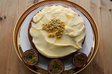 Image showing Cake with butter cream and passion fruit