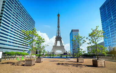 Image showing Eiffel Tower and La Defence