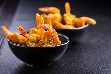 Image showing Roastet and breaded Thai shrimps with dip