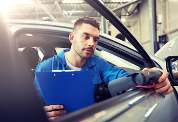 Image showing mechanic man with diagnostic scanner at car shop