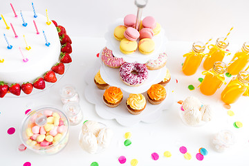 Image showing food and drinks on table at birthday party