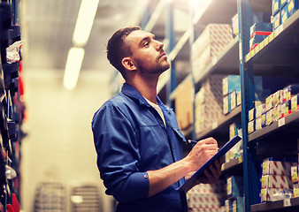 Image showing auto mechanic with clipboard at car workshop