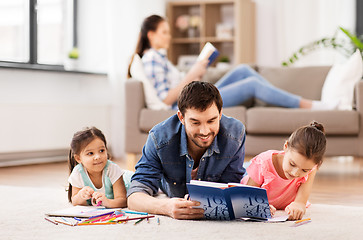 Image showing father with little daughters drawing at home