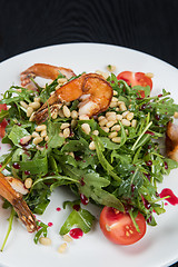 Image showing Green salad with shrimps: