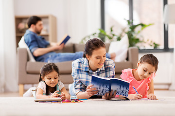 Image showing mother with little daughters drawing at home