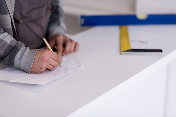 Image showing the worker writing the measures