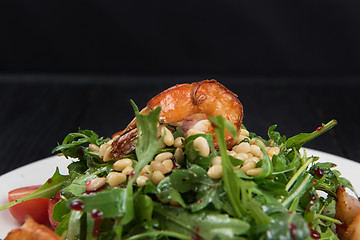 Image showing Green salad with shrimps: