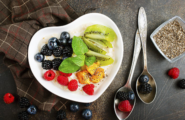 Image showing porridge with berries