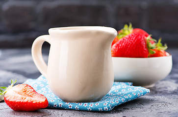 Image showing milk and strawberry