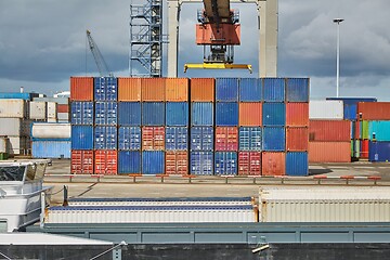 Image showing Loading containers on a ship