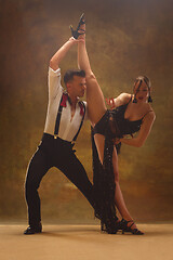 Image showing Flexible young modern dance couple posing in studio.