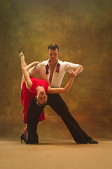 Image showing Flexible young modern dance couple posing in studio.