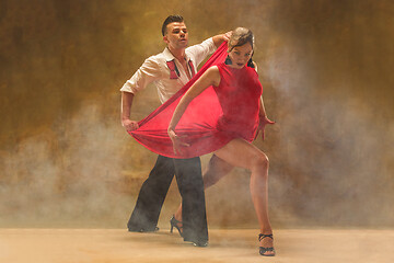 Image showing Flexible young modern dance couple posing in studio.