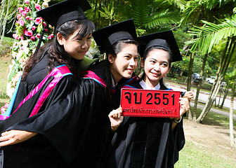 Image showing University graduates