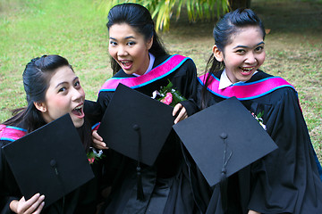 Image showing University graduates