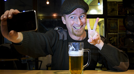 Image showing Guy and phone in the bar