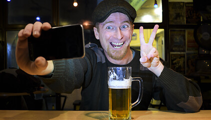 Image showing Guy and phone in the bar