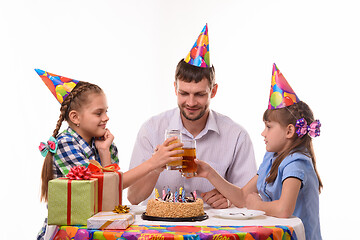 Image showing Kids and dad joyfully banging glasses of juice at a birthday party