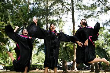 Image showing University graduates