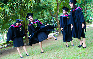 Image showing University graduates