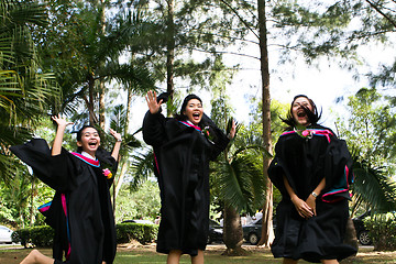 Image showing University graduates