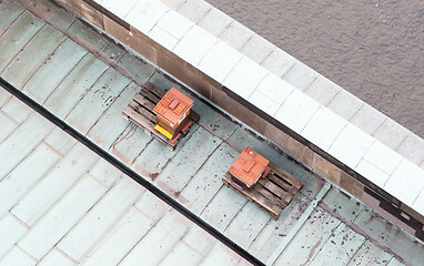 Image showing Bee hive on top of a roof