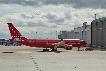 Image showing Plane going it the hangar