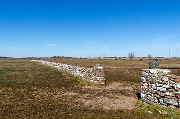 Image showing Dry stone wall in a great plain grassland