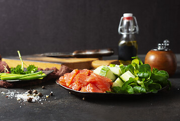 Image showing salmon with bread and creamcheese 