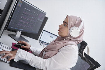 Image showing Arabic creative professional  working at home office on desktop 