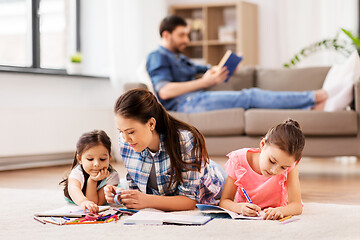 Image showing mother with little daughters drawing at home