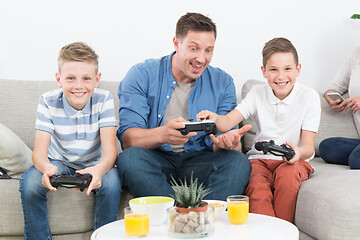 Image showing Happy young family playing videogame On TV.