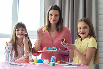 Image showing Mom and children show what beautiful Easter eggs they got