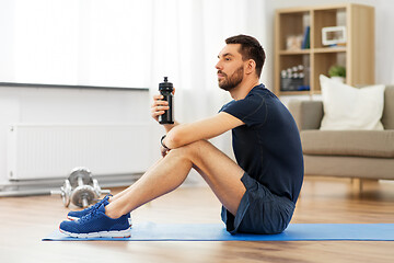 Image showing man drinking water during training at home