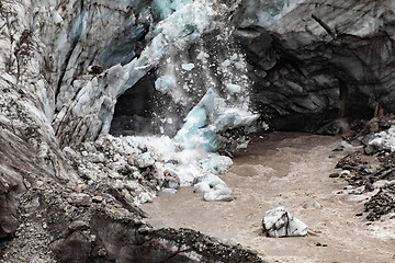 Image showing Franz Josef Glacier at the moment of breaking off, New Zealand