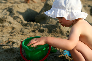 Image showing Baby at lake