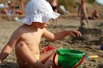 Image showing Baby at lake