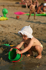 Image showing Baby at lake