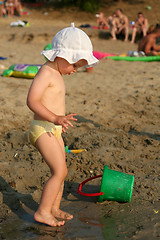 Image showing Baby at lake