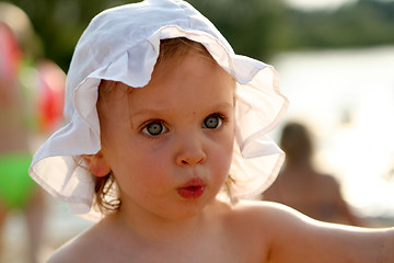 Image showing Baby at lake