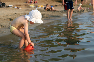 Image showing Baby at lake