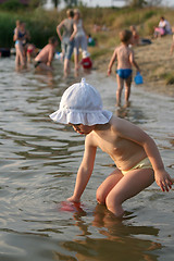 Image showing Baby at lake
