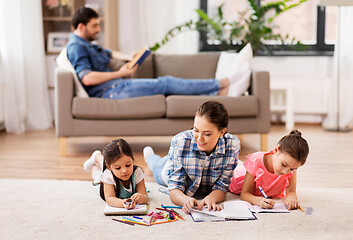 Image showing mother with little daughters drawing at home